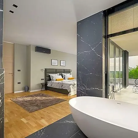 Hotel She Luxury Comfortable 3*